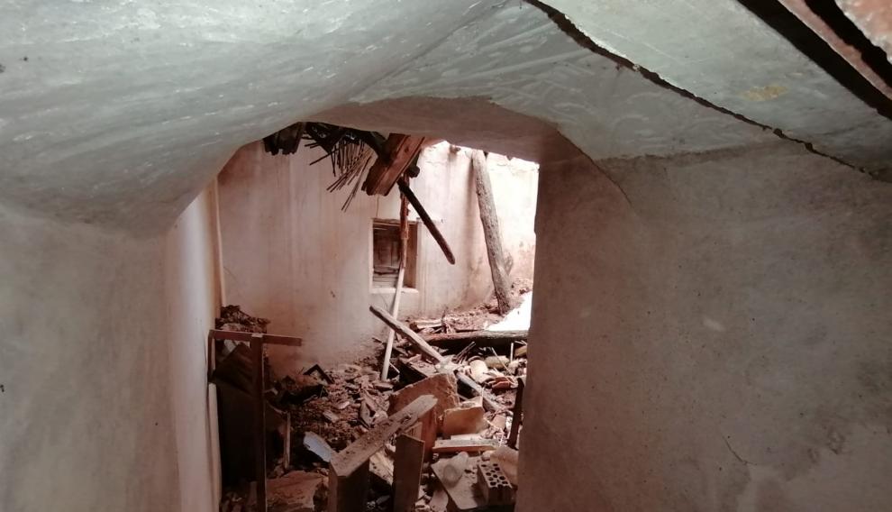 Otra de las estancias de la ermita de Fórnoles donde se ha desplomado la cubierta