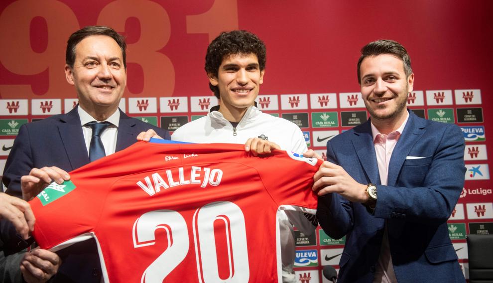 Presentación del aragonés Jesús Vallejo como nuevo jugador del Granada