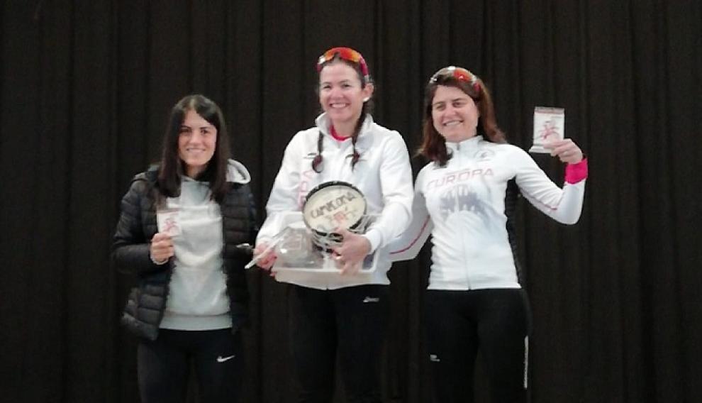 Podio femenino del duatlón cros de Híjar