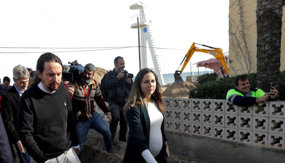 Pablo Iglesias durante su visita a las playas de Denia, una de las zonas más afectadas por el temporal Gloria