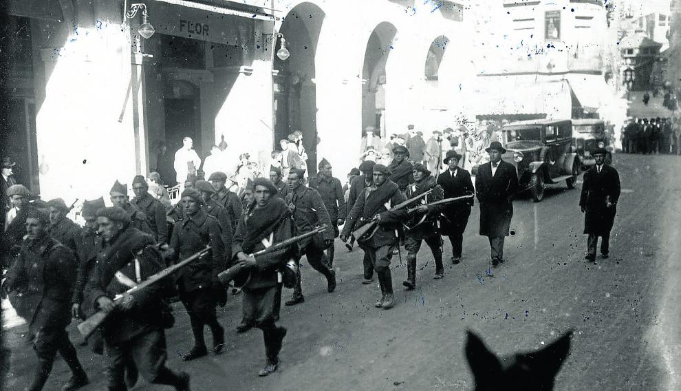 [Militares que participaron en la sublevación de Jaca en 1930 custodiados en el Coso de Huesca Francisco Martínez Gascón
