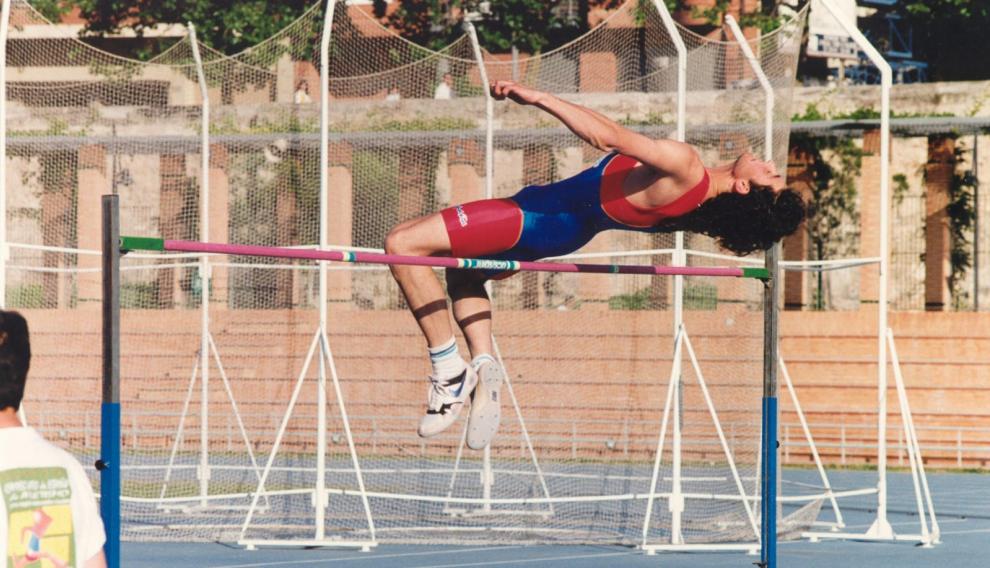 Alejo Vélez, cuando batió el récord mundial paralímpico de salto de  altura en 1993.