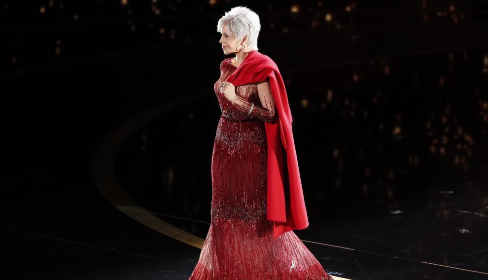 Jane Fonda y su abrigo de protestar.