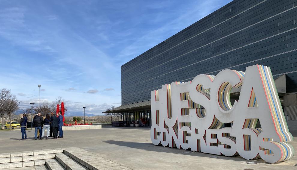 El equipo de la Vuelta, en el Palacio de Congresos de Huesca