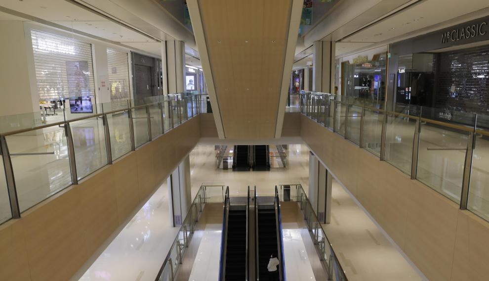 Un centro comercial de Pekín totalmente cerrado