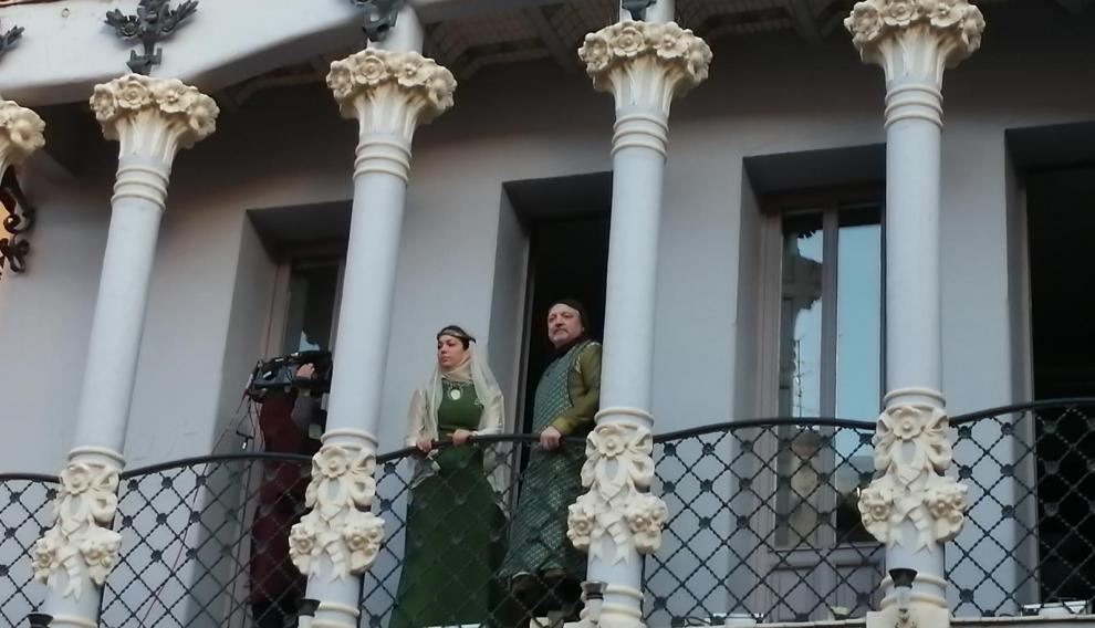 Isabel de Segura y Pedro de Azagra han salido al balcón tras la celebración del toro nupcial