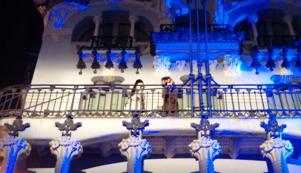 Encuentro de Diego e Isabel en el balcón