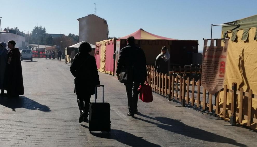 Algunos de los visitantes emprenden ya el viaje de vuelta al siglo XXI