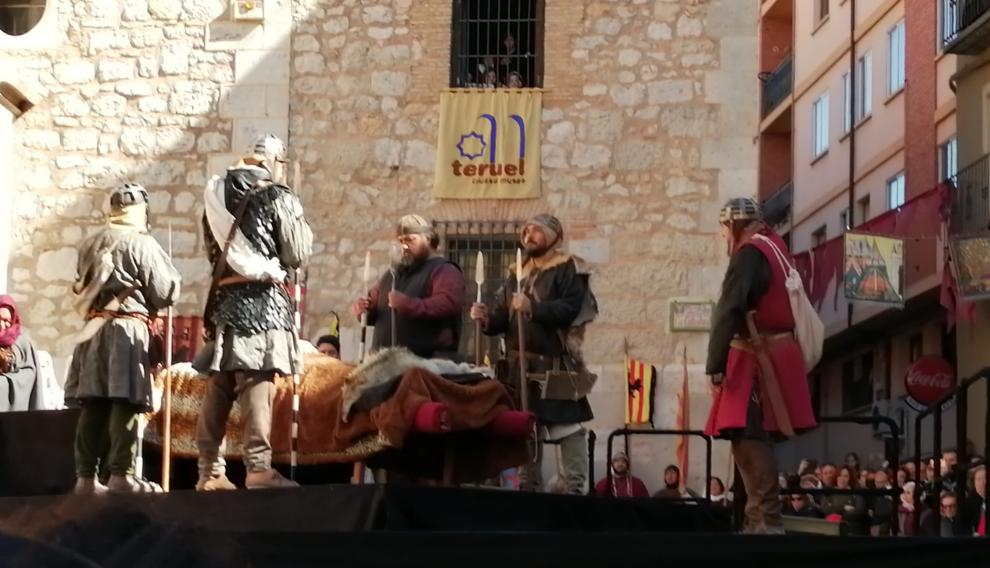 Honras de sus compañeros de batalla a Diego de Marcilla