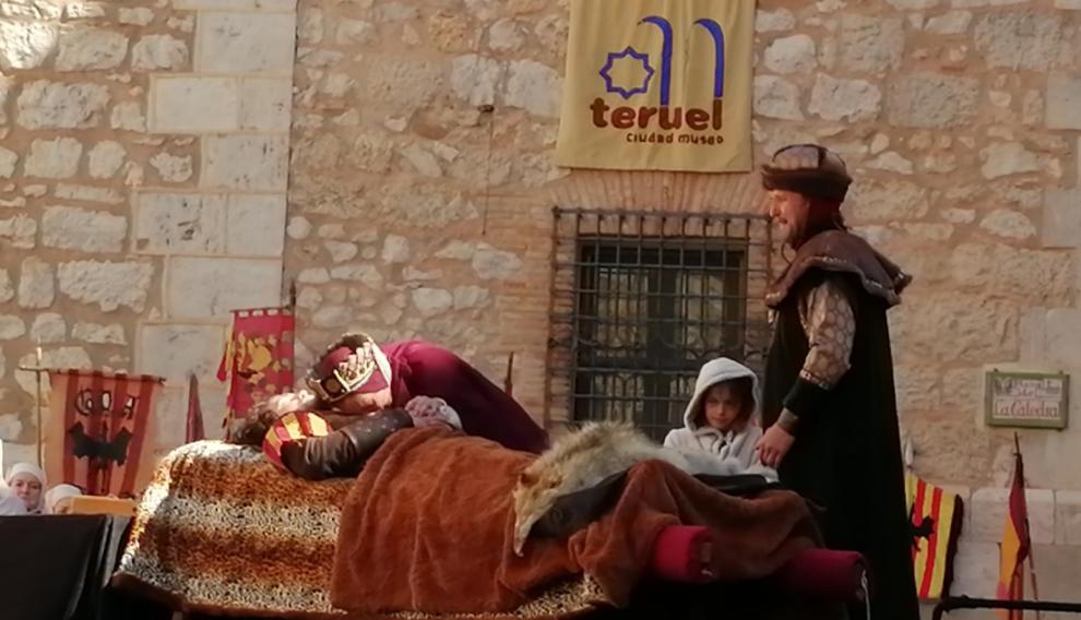 La familia de Diego de Marcilla llora junto a su cadáver