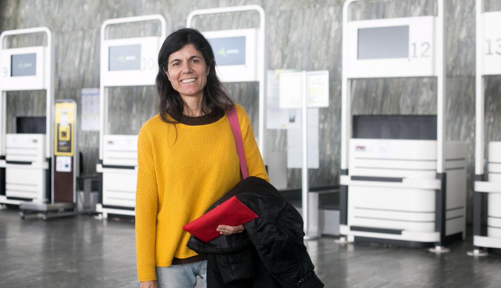 Carmen Critóbal viaja sola a Milán, tras la baja de su marido que ha decido no viajar por los casos de coronavirus.