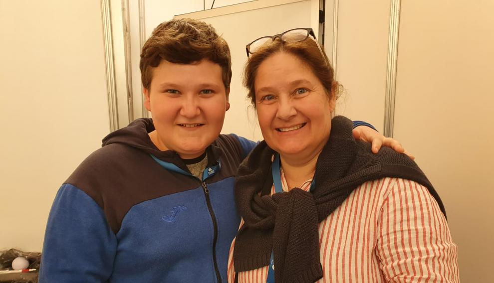 Miquel Montoro con su madre, Sandra Fons, en la FIMA de Zaragoza, este viernes.