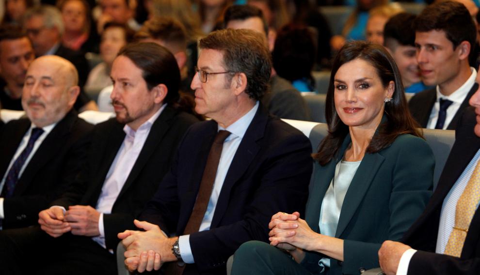 Pablo Iglesias y la reina Letizia, acompañados del presidente de la Xunta, Alberto Núñez Feijóo.