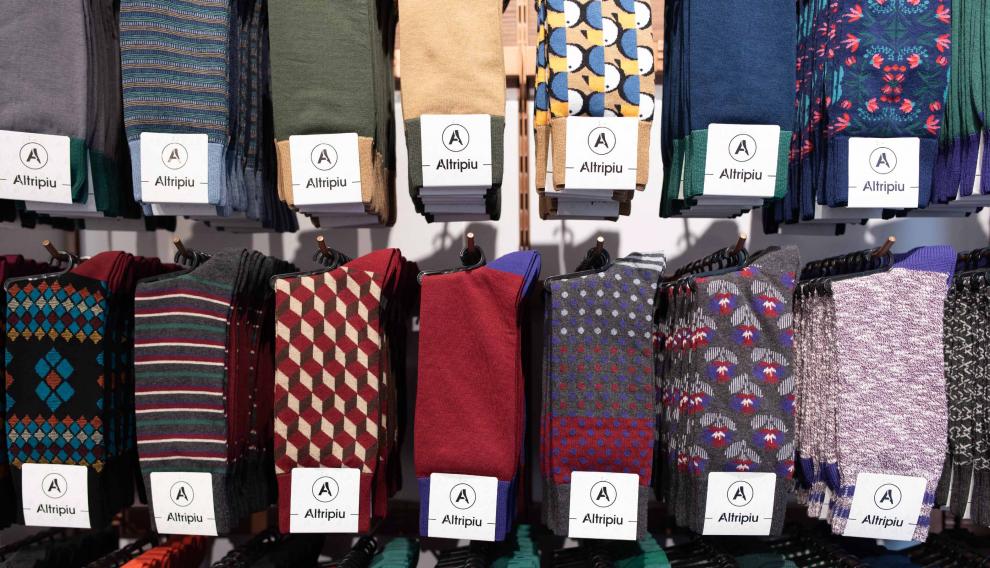Altripiu vende medias y calcetines de diseño.