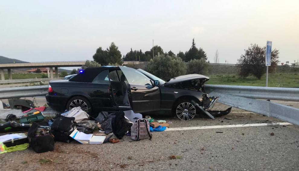El turismo ha chocado contra una bionda al tomar el desvío hacia Arascués y Nueno.
