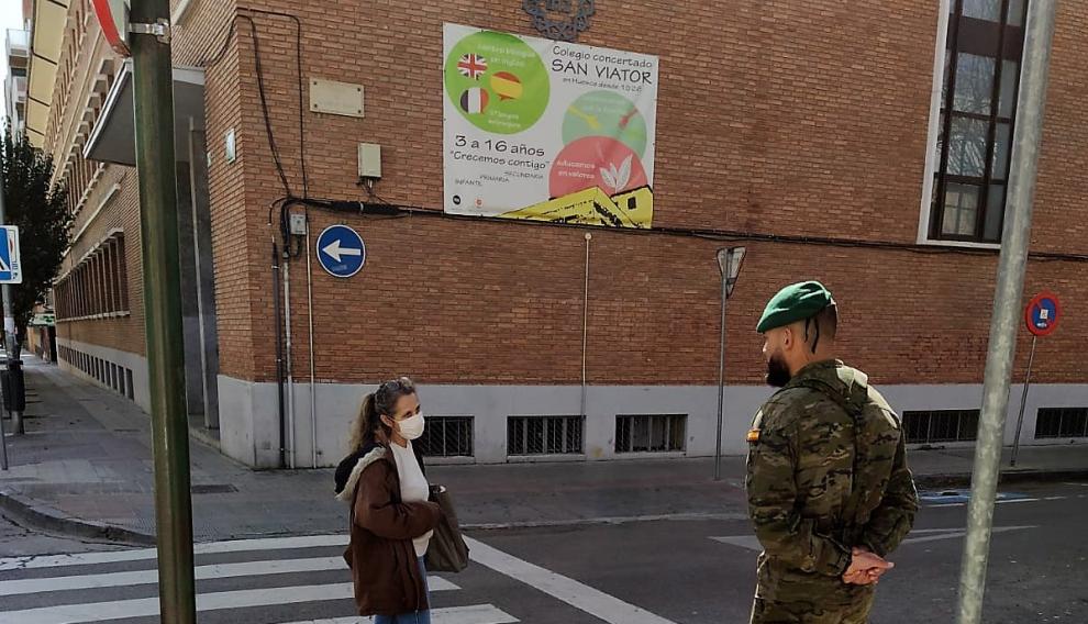 Un militar del regimiento Galicia 64, desplegado estos días en Huesca.
