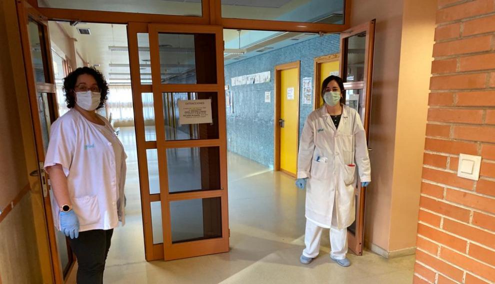 Una imagen del personal sanitario protegido con mascarillas en el Centro de Salud de Utebo.
