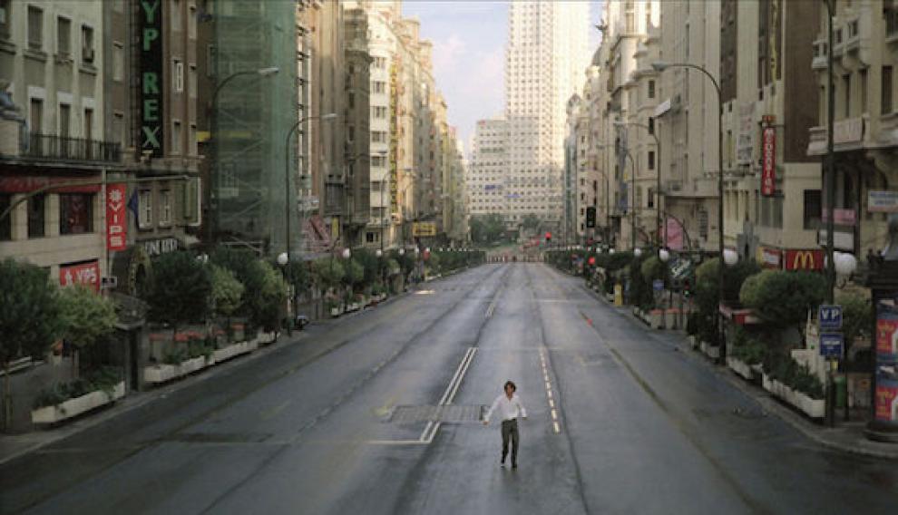 La Gran Vía desierta en ‘Abre los ojos’, de Amenábar.