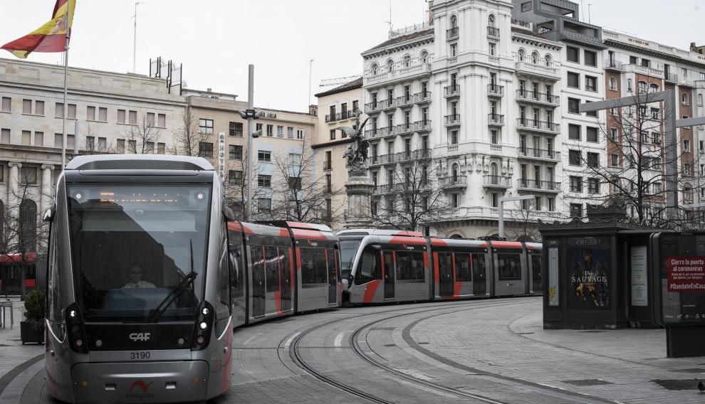 El tranvía estrenó este lunes las composiciones dobles para facilitar la separación entre viajeros.