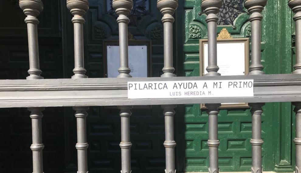 “Pilarica, ayuda a mi primo”, una petición especial y flores a las puertas del Pilar