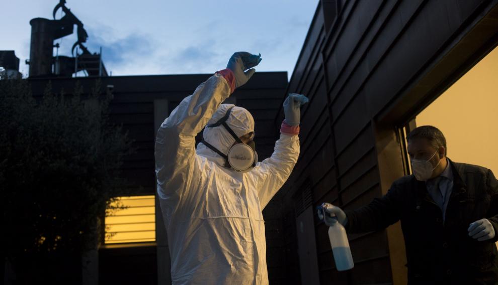 El día a día del cementerio de Torrero durante la pandemia del coronavirus.