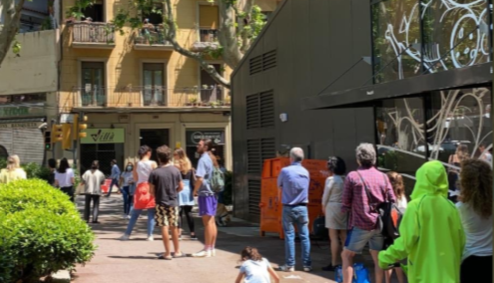 Aglomeraciones en varias ciudades españolas con la primera de los niños a la calle