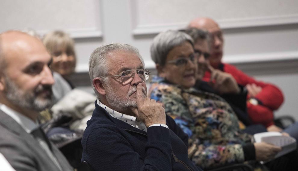 Ramón Acín publica 'Un andar que no cesa'.