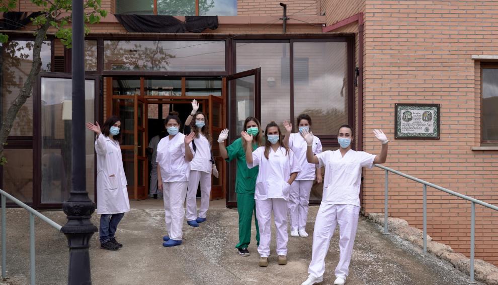 Trabajadoras del centro covid-19 de Alfambra, que cierra sus puertas