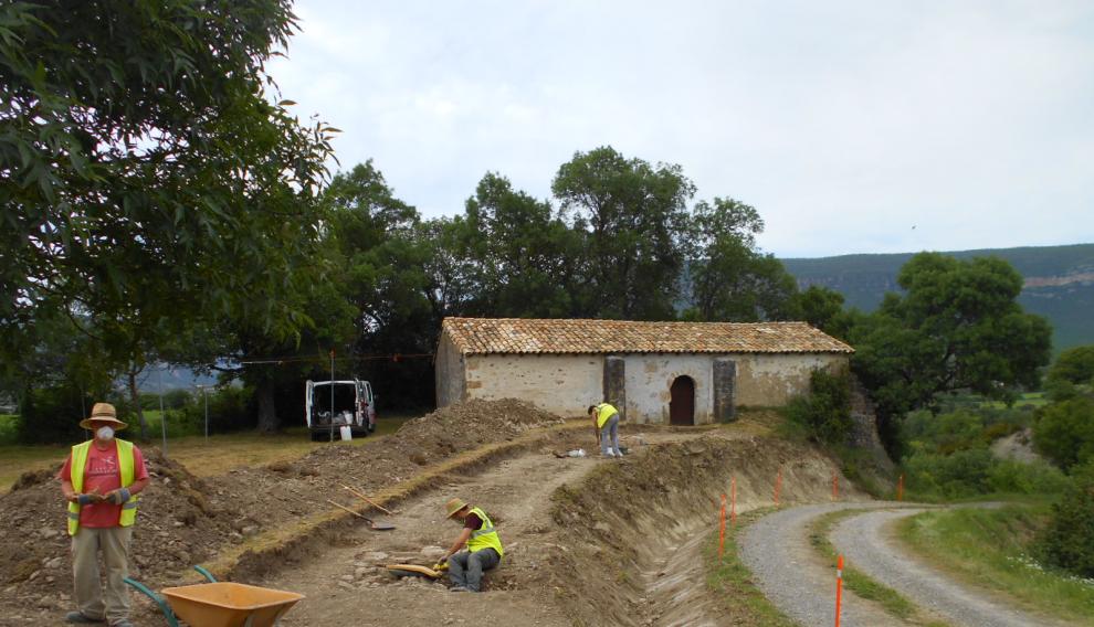 Trabajos arqueológicos en San Pedro de Artieda.