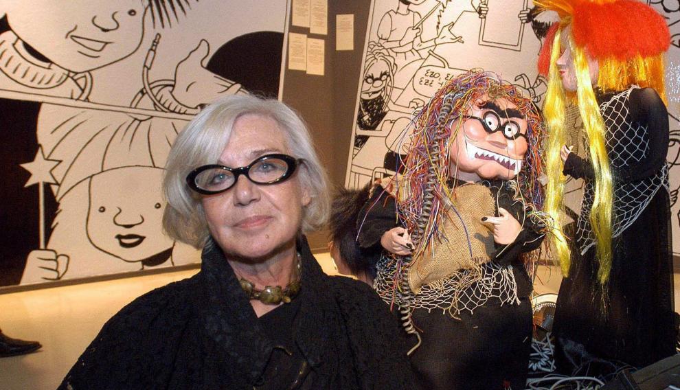 Lolo Rico, creadora de 'La bola de cristal', con la Bruja Avería detrás.
