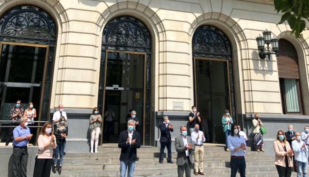 La Diputación de Zaragoza se suma al minuto de silencio por las víctimas del coronavirus.