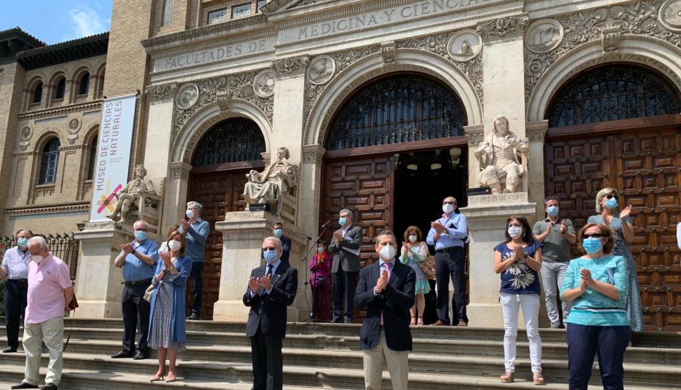 Minuto de silencio en el Paraninfo de la Universidad de Zaragoza.