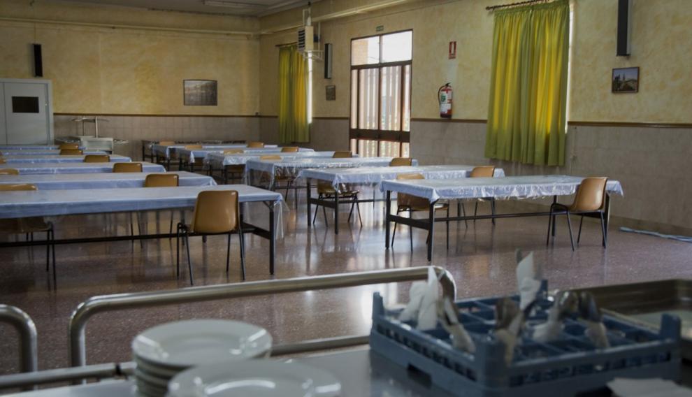 El comedor ya está organizado con los asientos para que se respete la distancia física.