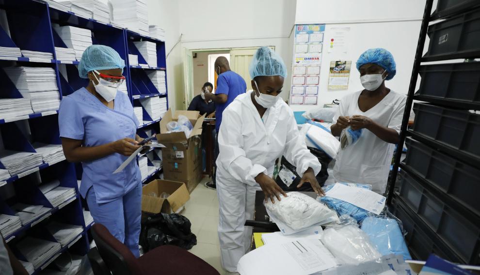 Pilotos voluntarios colombianos atraviesan el país con ayudas contra COVID-19