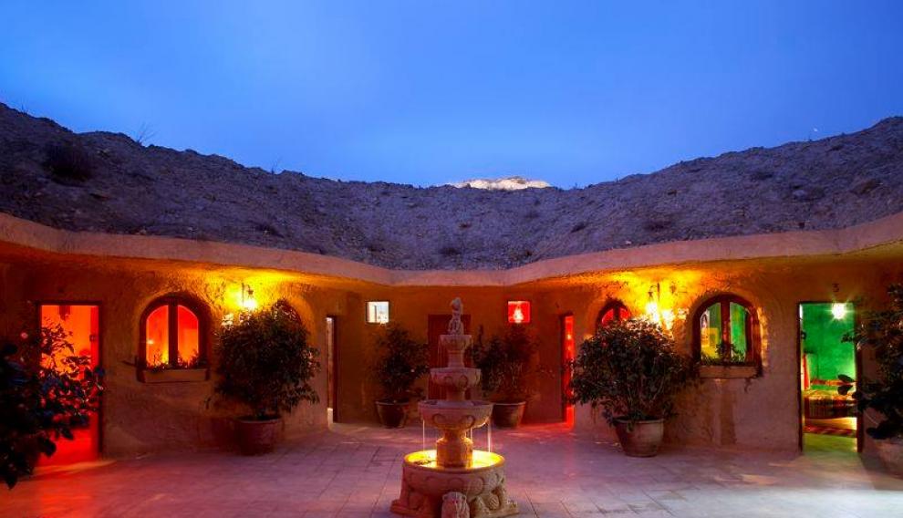 Hotel Cueva Tardienta Monegros.