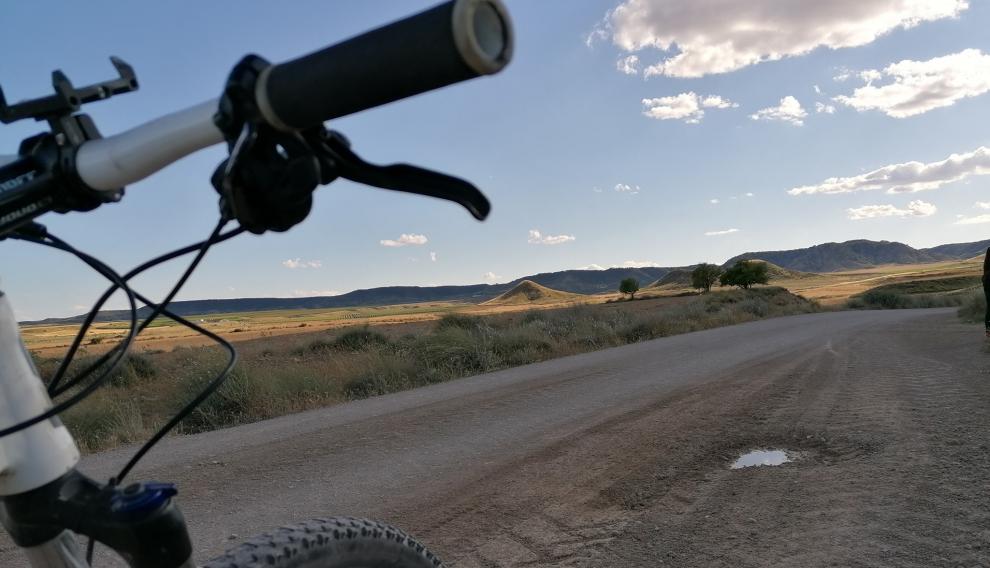 Dos jóvenes aragoneses recorrerán la provincia de Huesca en busca de un lugar donde emprender..