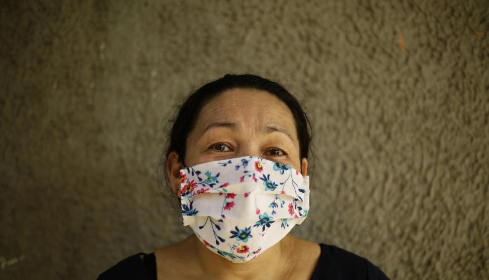 "Taxear", carbón y mascarillas, alternativas de salvadoreñas ante el COVID-19