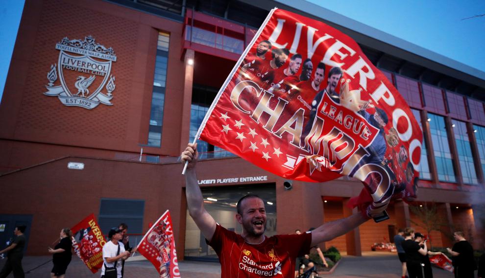 Premier League - Liverpool fans celebrate winning the Premier League