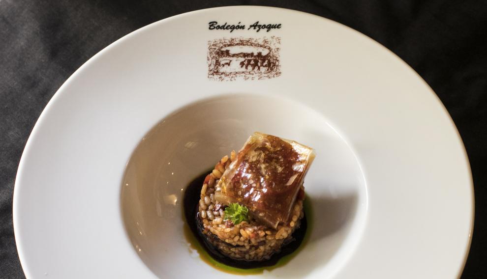 Arroz de cangrejo con papel film de tomate y morcón ibérico.