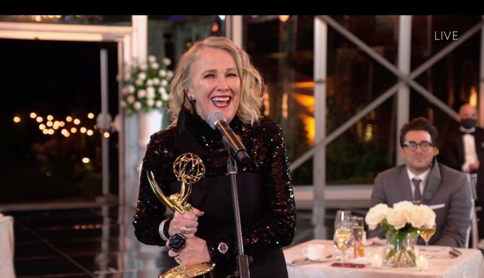 Catherine O'Hara, de la serie Schitt's Creek, mejor actriz de comedia.