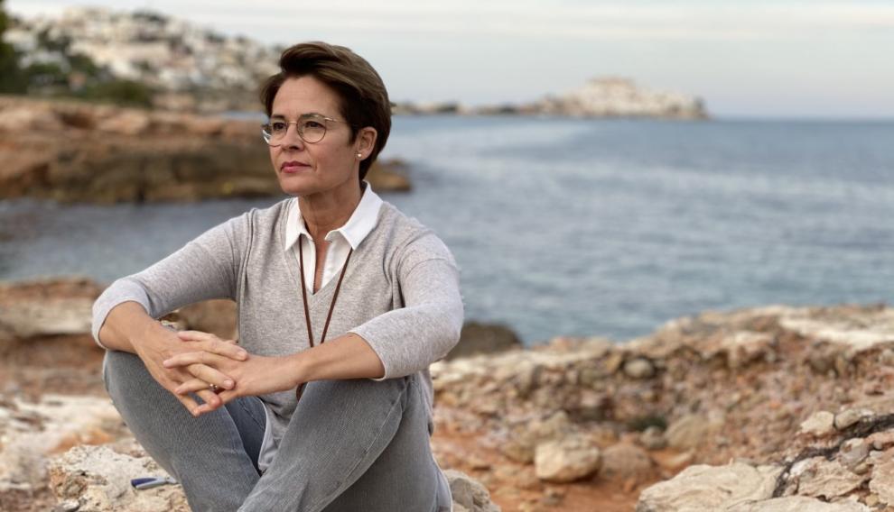 Isabel López pinta un 'Bautismo' gigante en Peñíscola.