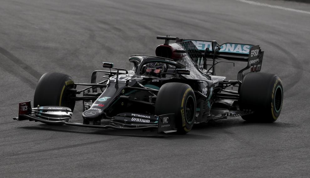 Hamilton durante la carrera en el Algarve.