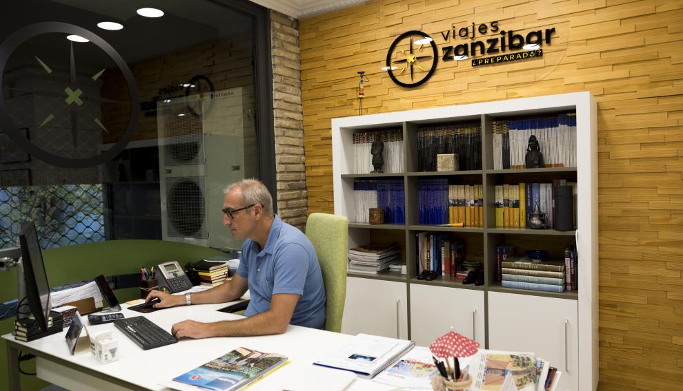 Fernando López-Torres, dueño de Viajes Zanzíbar de Zaragoza.