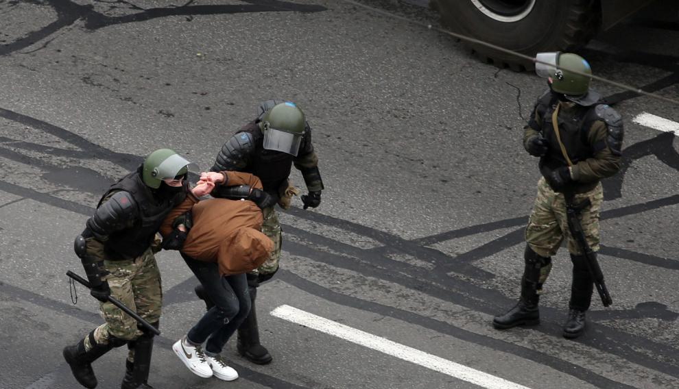 Al menos 950 detenidos en nuevas protestas contra Lukashenko en Bielorrusia.