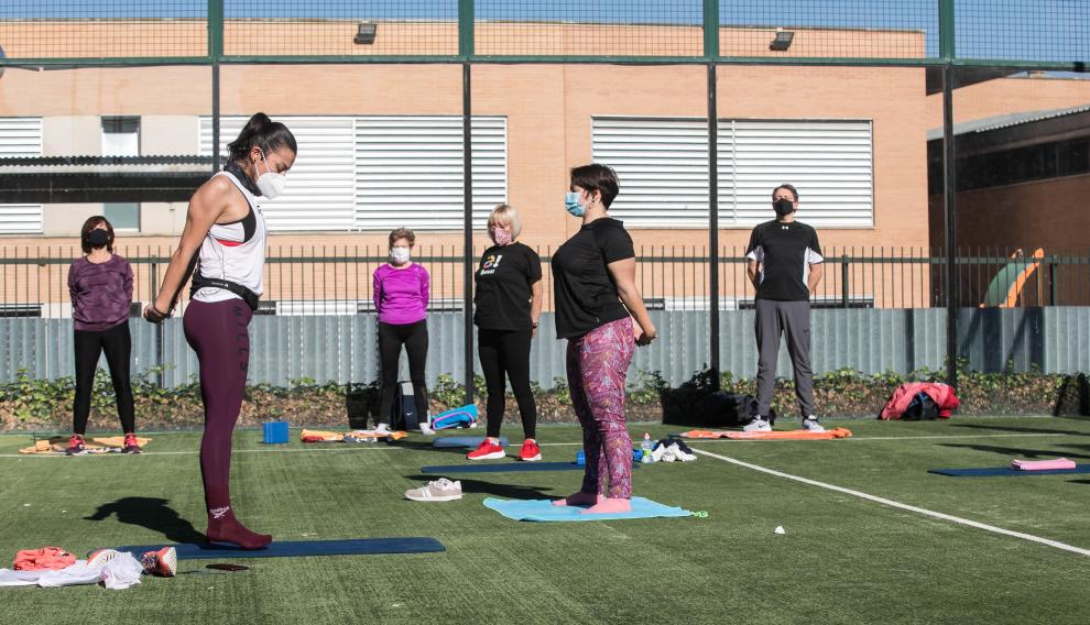 Los gimnasios sacan su material a la calle