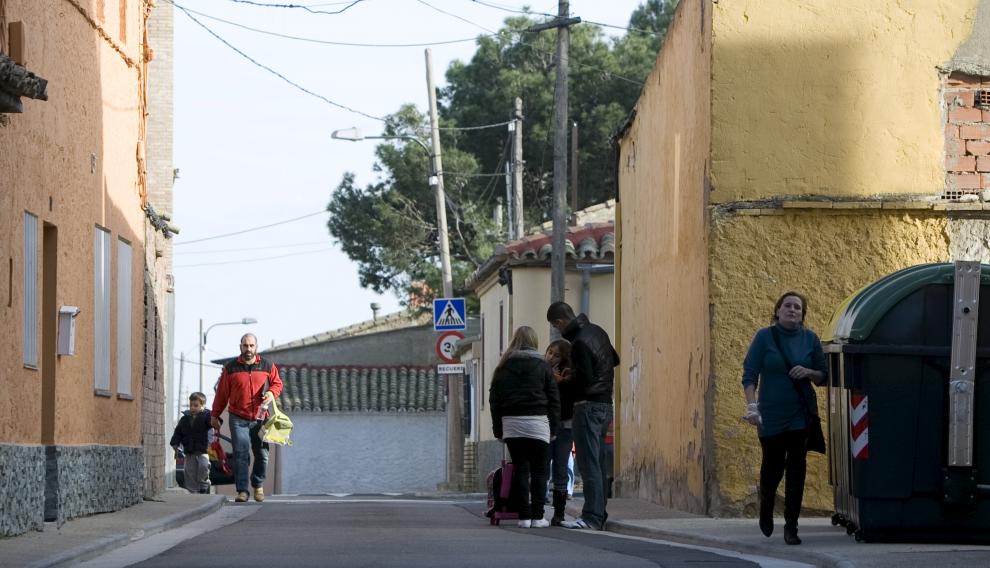 Una de las calles del 'lejano' barrio rural de Villarrapa.