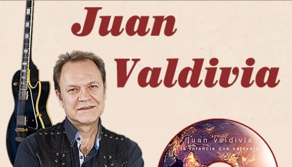 Juan Valdivia, en una composición fotográfica junto a su guitarra y la galleta del disco.