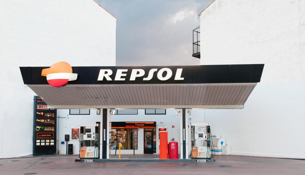 Gasolinera en la avenida La Paz de Huesca en la que trabaja Ricardo Gracia.