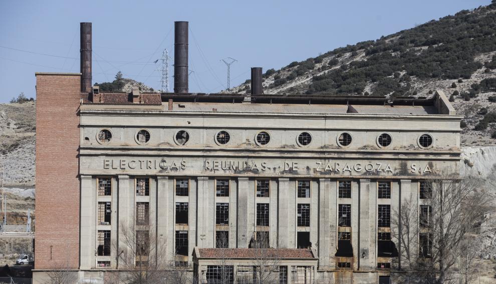 La central térmica de Aliaga, también en la "lista roja" por su grave deterioro.