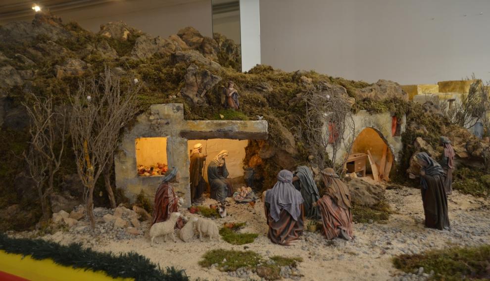 El belén de Barbastro cuenta con casi mil piezas.
